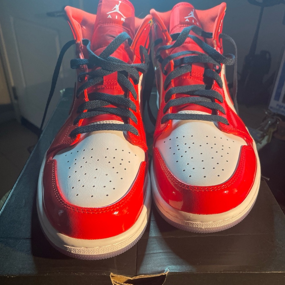 AIR JORDAN 1 MID SE SIZE 12 MENS